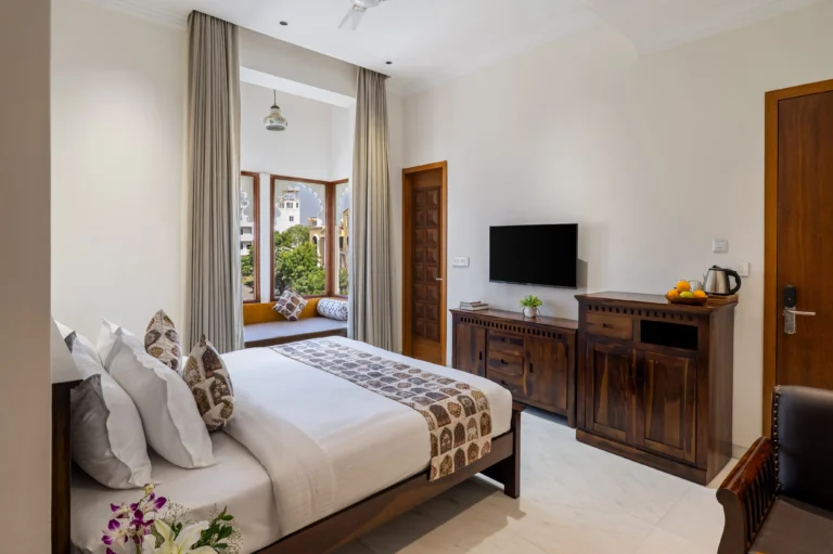 2. Imperial room with Jharokha jpg