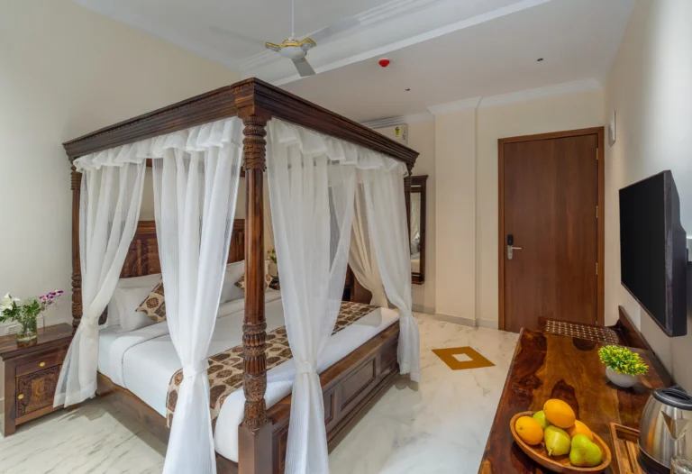 2.Imperial room with poster bed & Jharokha jpg