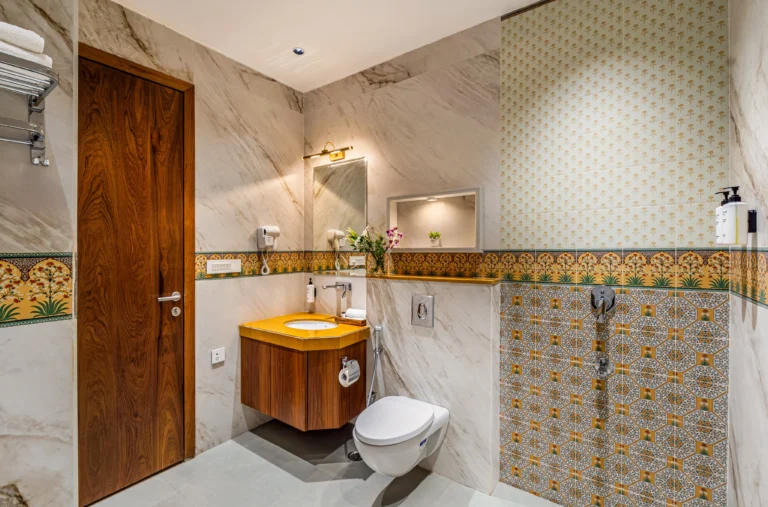 3. Imperial room with poster bed & Jharokha jpg